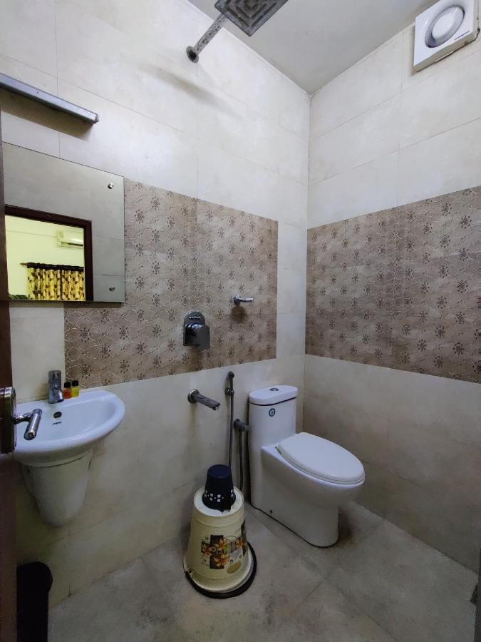 Thayamkery'S Royal Inn Kochi Ngoại thất bức ảnh