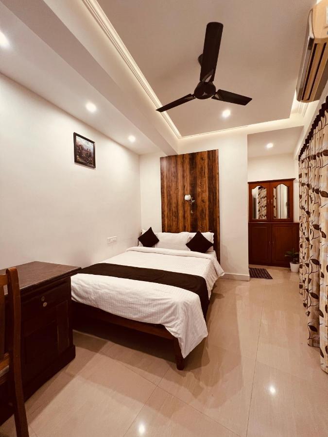 Thayamkery'S Royal Inn Kochi Ngoại thất bức ảnh