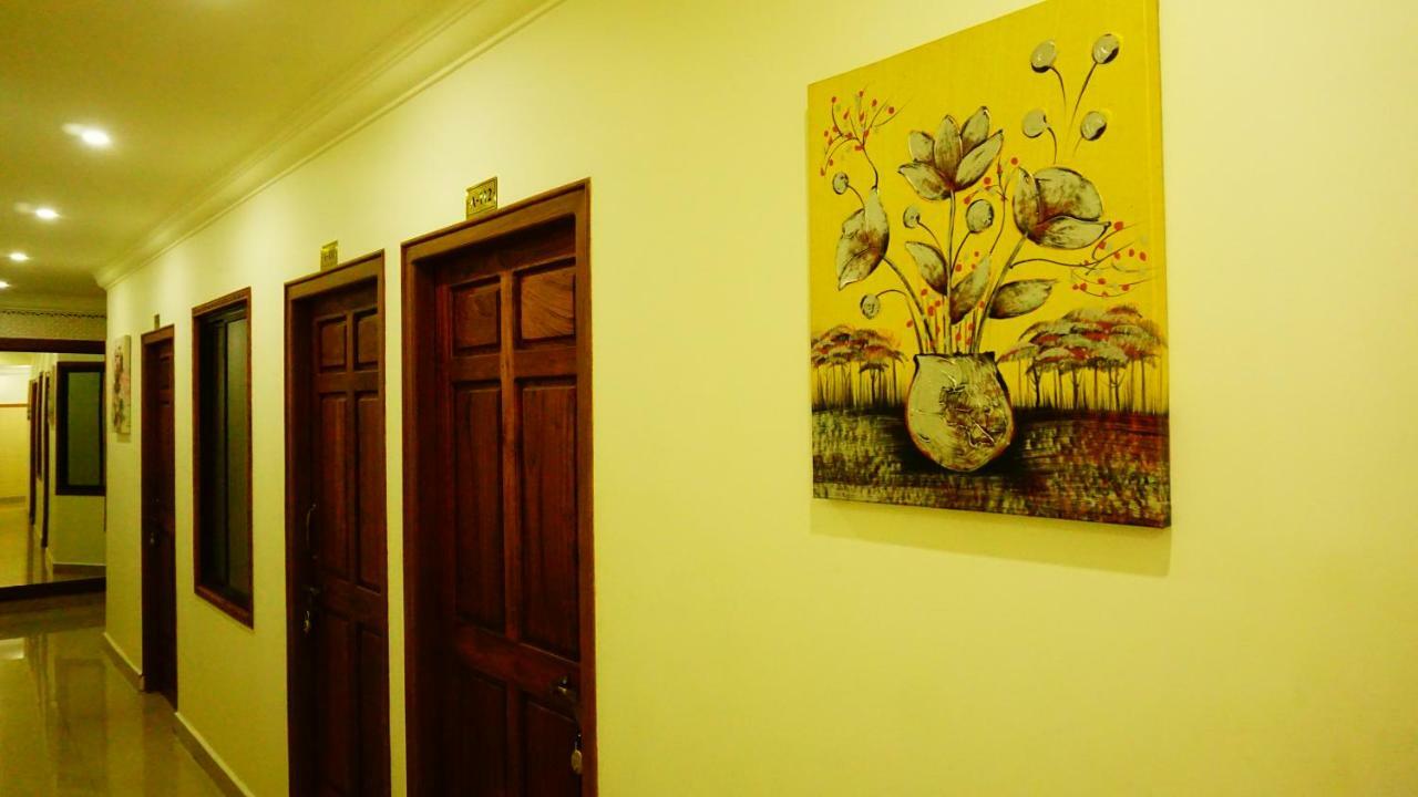 Thayamkery'S Royal Inn Kochi Ngoại thất bức ảnh