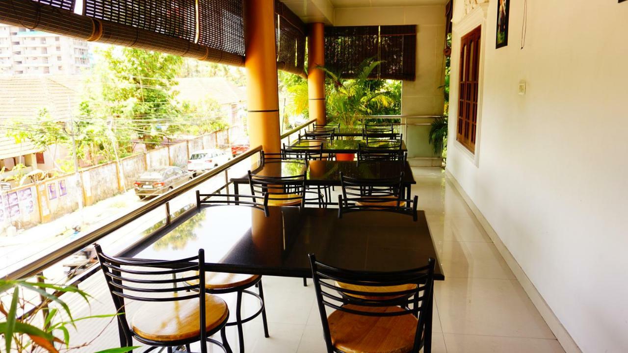 Thayamkery'S Royal Inn Kochi Ngoại thất bức ảnh
