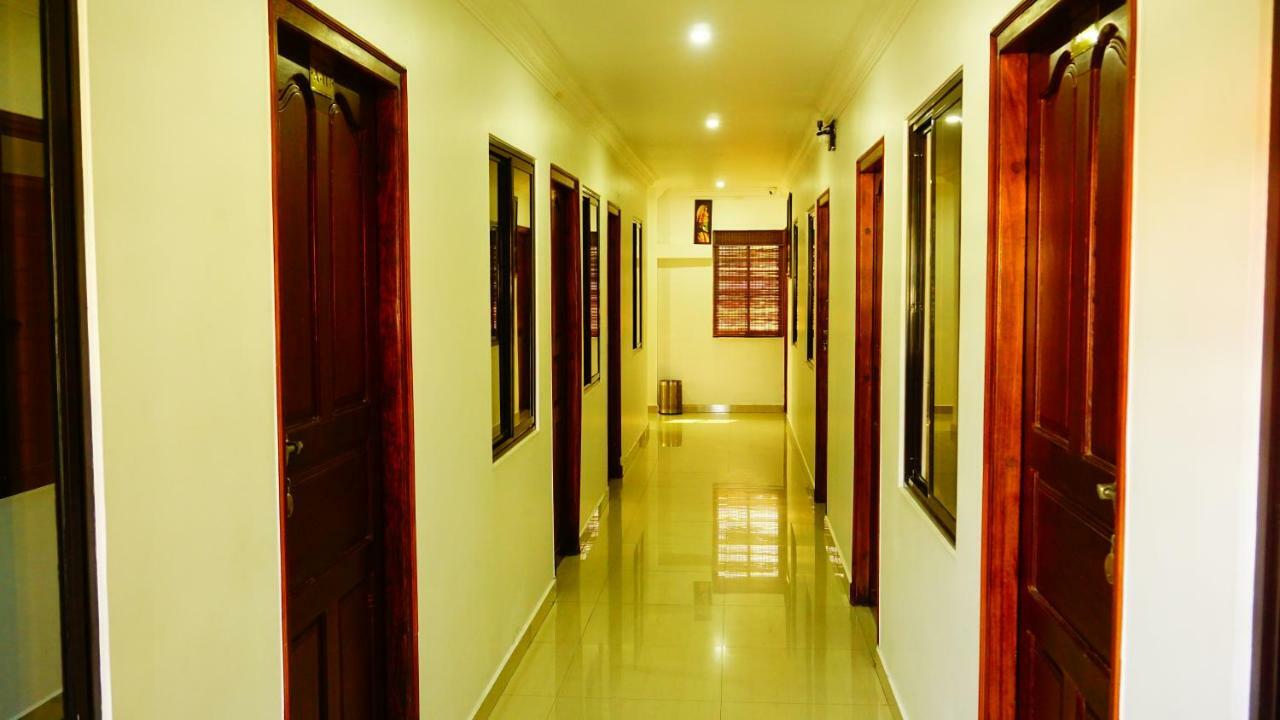 Thayamkery'S Royal Inn Kochi Ngoại thất bức ảnh