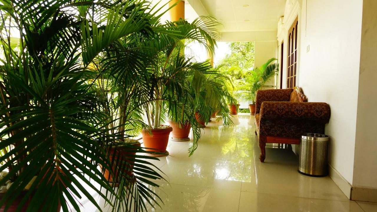 Thayamkery'S Royal Inn Kochi Ngoại thất bức ảnh