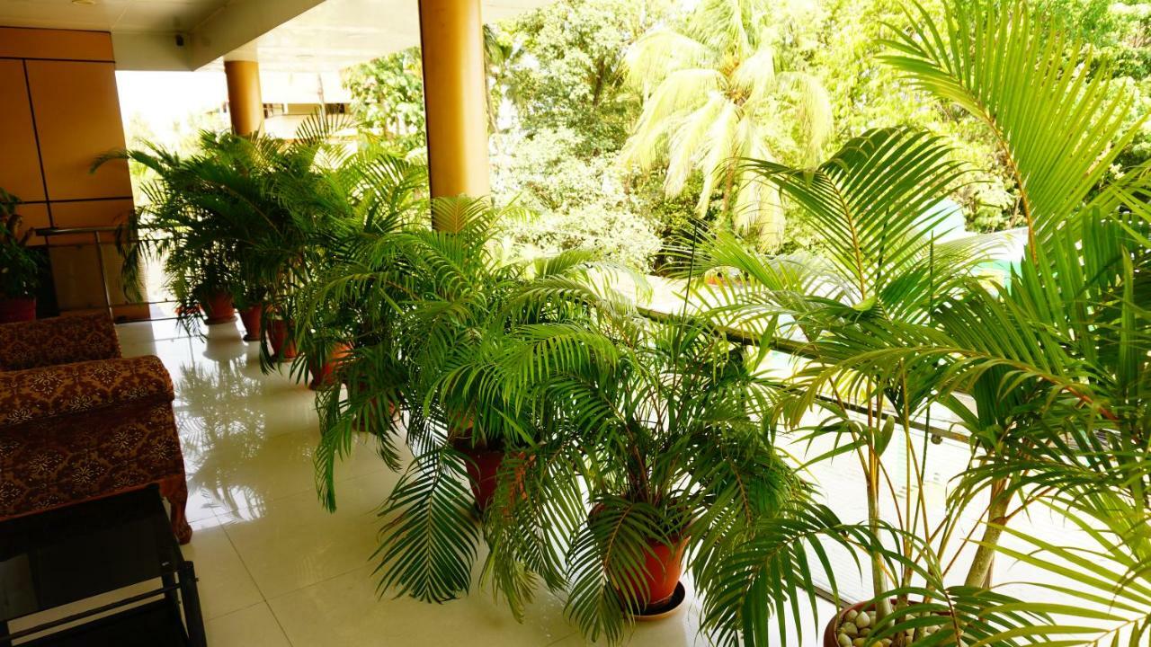 Thayamkery'S Royal Inn Kochi Ngoại thất bức ảnh