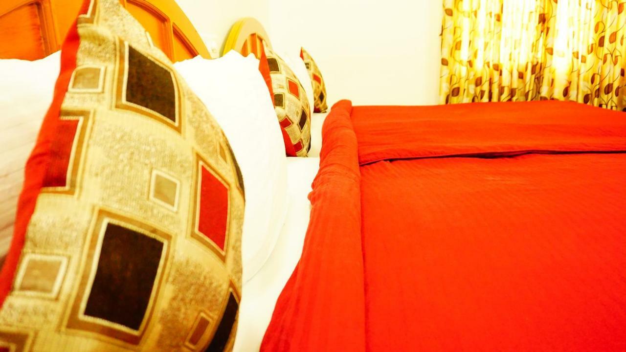Thayamkery'S Royal Inn Kochi Ngoại thất bức ảnh