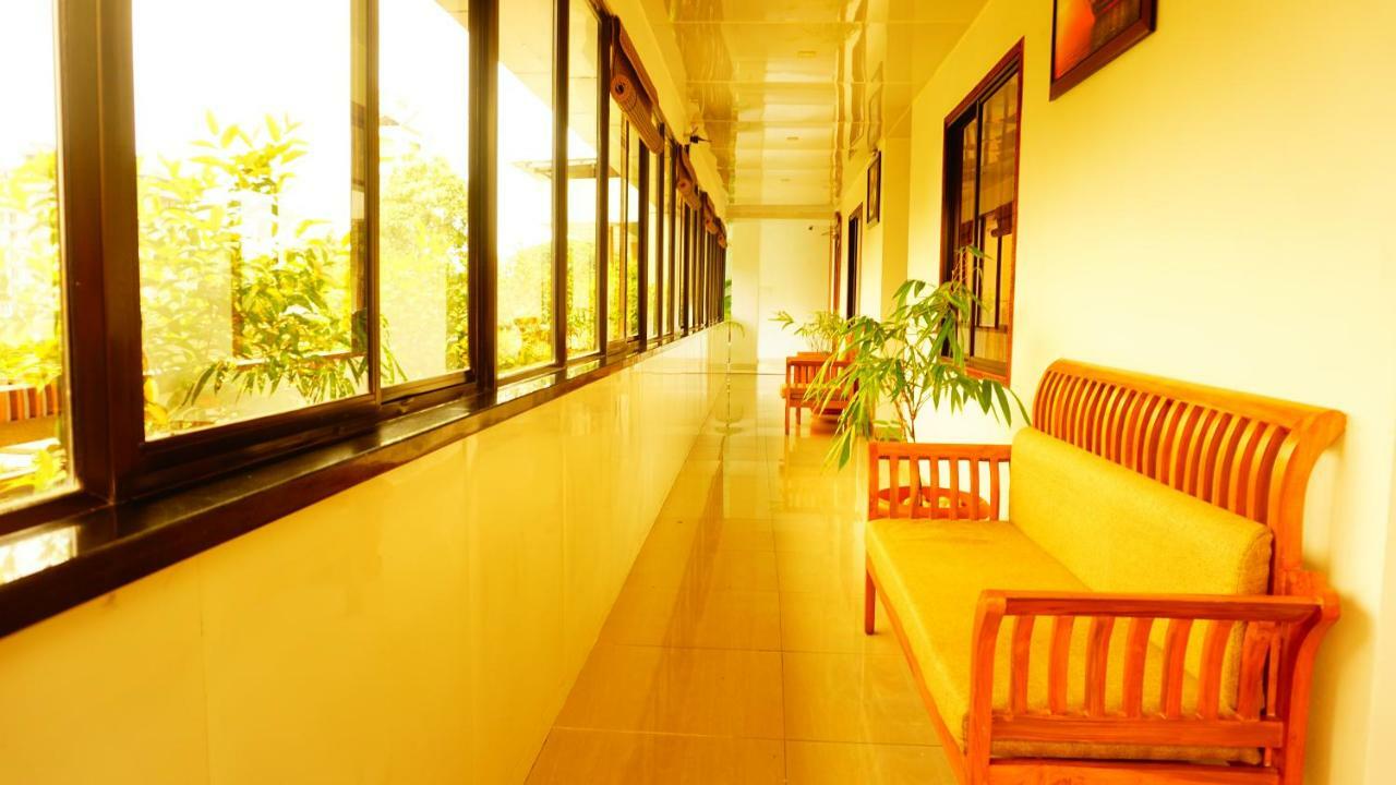 Thayamkery'S Royal Inn Kochi Ngoại thất bức ảnh