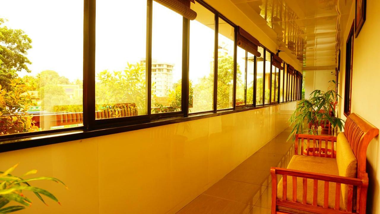 Thayamkery'S Royal Inn Kochi Ngoại thất bức ảnh